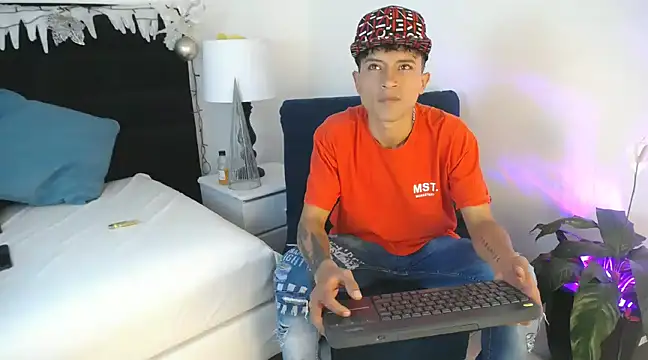 Snapshot of Edward_Milleer chatting on 12-23-24, 03:12 Edward Milleer online show from 12-23-24, 03:12