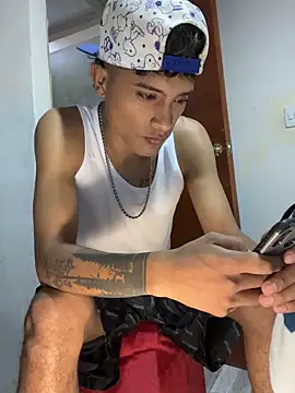 Snapshot of Edward_Milleer chatting on 12-27-24, 04:58 Edward Milleer online show from 12-27-24, 04:58