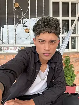 Snapshot of Edward_Milleer chatting on 01-01-25, 07:53 Edward Milleer online show from 01-01-25, 07:53