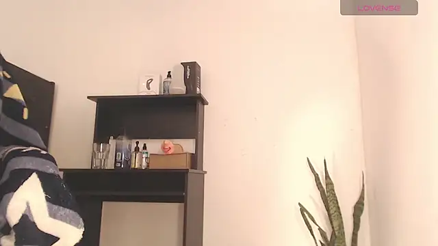 Snapshot of Edward_Milleer chatting on 09-24-25, 08:06 Edward Milleer online show from 09-24-25, 08:06