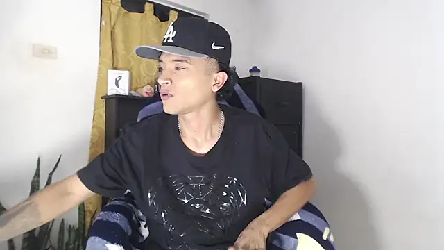 Snapshot of Edward_Milleer chatting on 10-02-25, 11:17 Edward Milleer online show from 10-02-25, 11:17