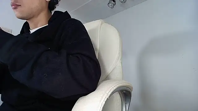 Snapshot of Edward_Milleer chatting on 10-18-25, 03:53 Edward Milleer online show from 10-18-25, 03:53