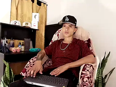 Snapshot of Edward_Milleer chatting on 10-26-25, 03:34 Edward Milleer online show from 10-26-25, 03:34