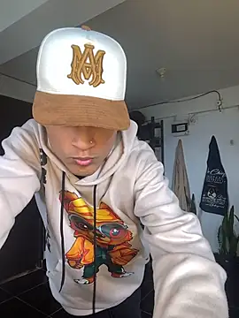 Snapshot of Edward_Milleer chatting on 10-27-25, 04:11 Edward Milleer online show from 10-27-25, 04:11