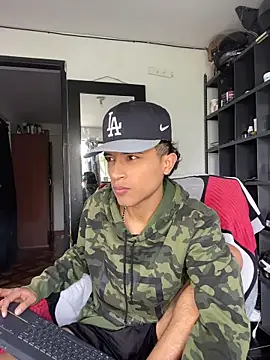 Snapshot of Edward_Milleer chatting on 11-04-25, 04:28 Edward Milleer online show from 11-04-25, 04:28