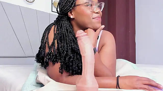 Snapshot of Makena_gh chatting on 05-08-26, 03:23 Makena gh online show from 05-08-26, 03:23