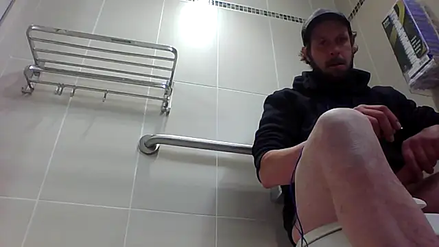 Snapshot of axelongshaft69 chatting on 01-11-26, 12:26 axelongshaft69 online show from 01-11-26, 12:26