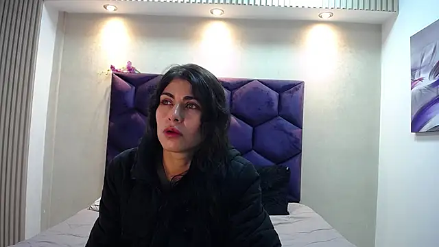 Melodi Roux online show from 04-20-26, 01:03