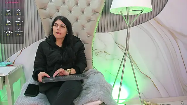 Snapshot of Melodi_Roux chatting on 05-15-26, 01:29 Melodi Roux online show from 05-15-26, 01:29