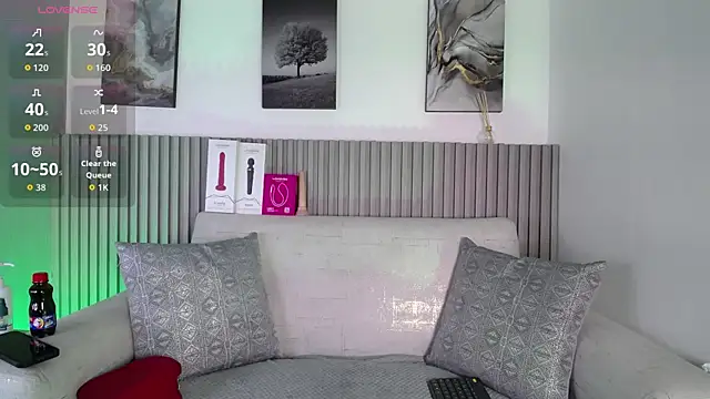 Snapshot of Melodi_Roux chatting on 06-04-26, 01:39 Melodi Roux online show from 06-04-26, 01:39