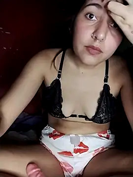 Snapshot of Cloeegoth chatting on 03-19-25, 01:43 Cloeegoth online show from 03-19-25, 01:43