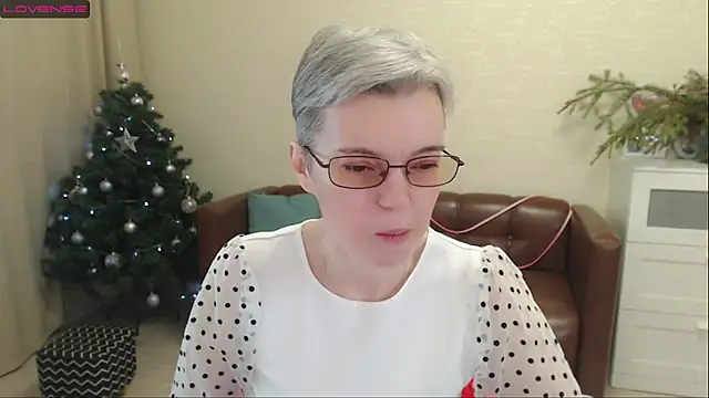 Snapshot of Cutie_Erikaa1 chatting on 12-25-24, 02:35 Cutie Erikaa1 online show from 12-25-24, 02:35