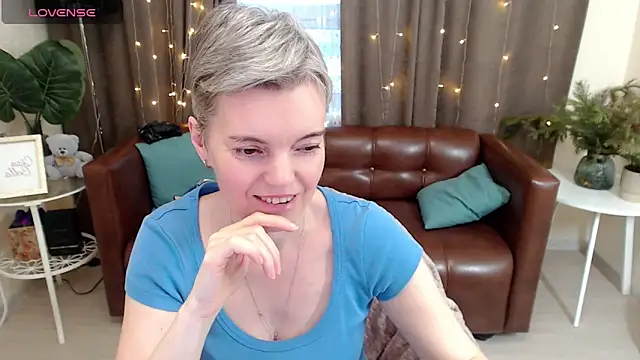 Snapshot of Cutie_Erikaa1 chatting on 12-28-24, 05:33 Cutie Erikaa1 online show from 12-28-24, 05:33