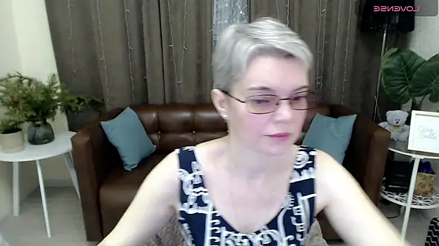 Snapshot of Cutie_Erikaa1 chatting on 12-29-24, 02:49 Cutie Erikaa1 online show from 12-29-24, 02:49