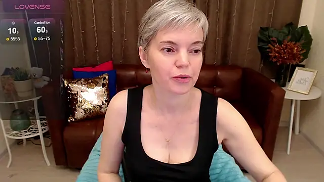 Snapshot of Cutie_Erikaa1 chatting on 02-20-25, 02:40 Cutie Erikaa1 online show from 02-20-25, 02:40