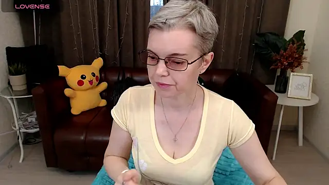 Snapshot of Cutie_Erikaa1 chatting on 09-11-25, 02:00 Cutie Erikaa1 online show from 09-11-25, 02:00