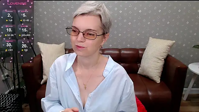 Snapshot of Cutie_Erikaa1 chatting on 10-13-25, 02:33 Cutie Erikaa1 online show from 10-13-25, 02:33