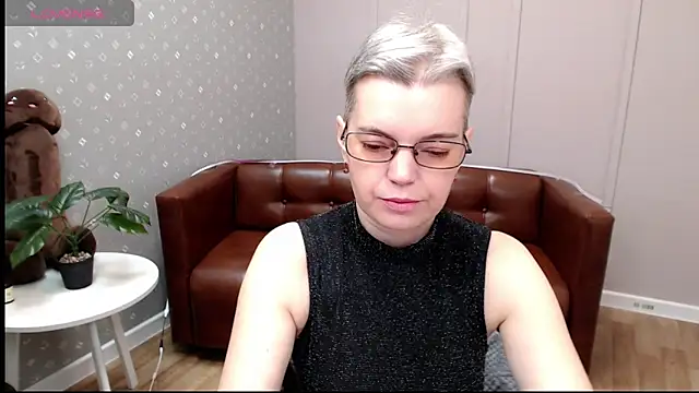 Snapshot of Cutie_Erikaa1 chatting on 12-05-25, 02:20 Cutie Erikaa1 online show from 12-05-25, 02:20