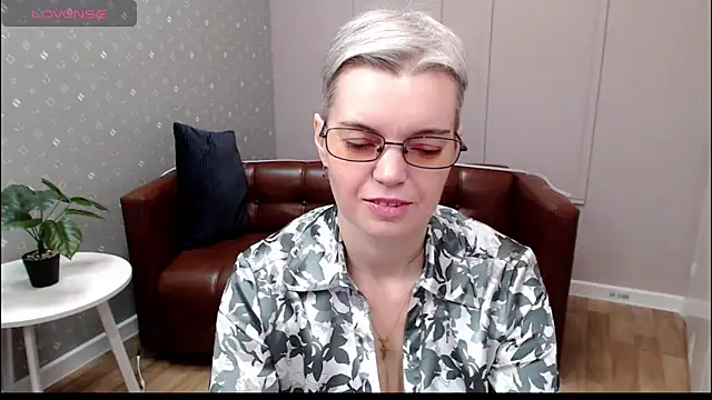 Snapshot of Cutie_Erikaa1 chatting on 12-18-25, 02:17 Cutie Erikaa1 online show from 12-18-25, 02:17