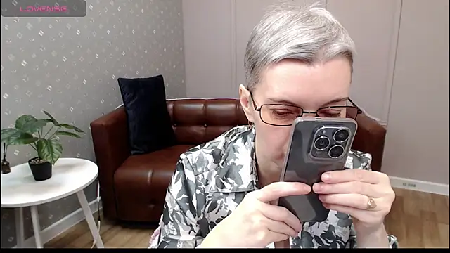 Snapshot of Cutie_Erikaa1 chatting on 12-19-25, 02:18 Cutie Erikaa1 online show from 12-19-25, 02:18