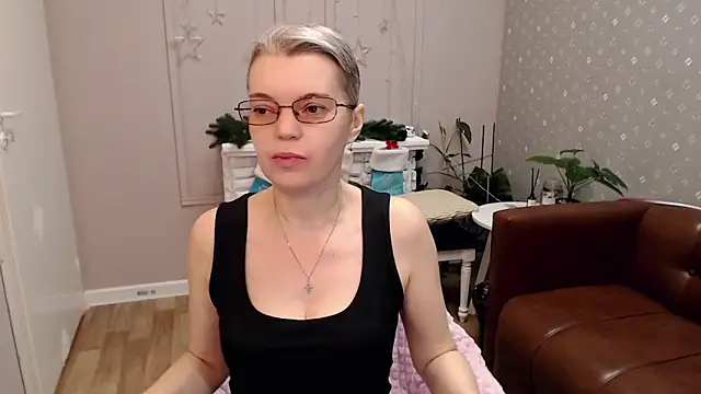 Snapshot of Cutie_Erikaa1 chatting on 01-09-26, 02:25 Cutie Erikaa1 online show from 01-09-26, 02:25