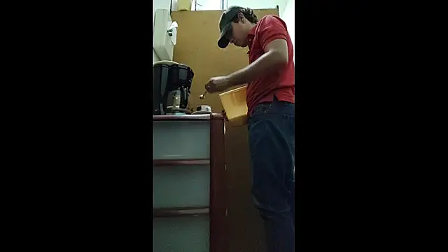 Snapshot of luisfer_306 chatting on 01-15-25, 07:44 luisfer 306 online show from 01-15-25, 07:44