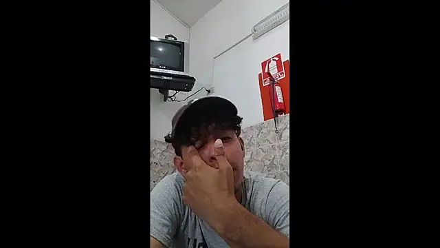 Snapshot of luisfer_306 chatting on 02-18-25, 05:42 luisfer 306 online show from 02-18-25, 05:42