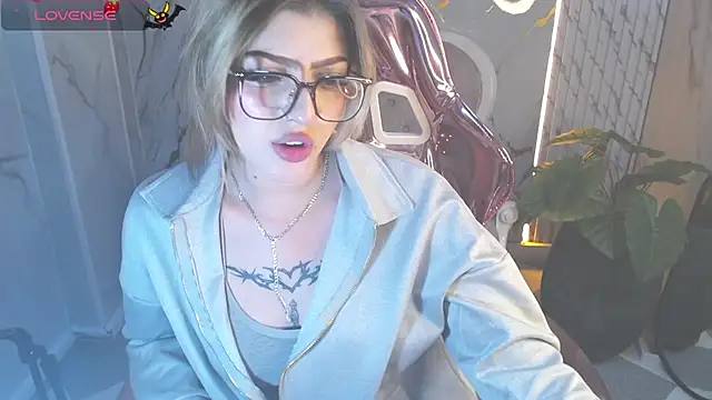 Kitty fox b online show from 10-31-25, 01:06