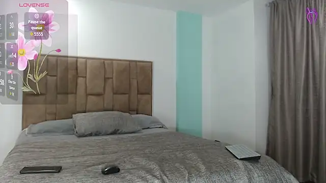 Snapshot of aleejhandraa chatting on 10-19-25, 11:27 aleejhandraa online show from 10-19-25, 11:27