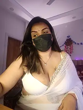 Snapshot of Archi-07 chatting on 11-18-25, 06:51 Archi-07 online show from 11-18-25, 06:51