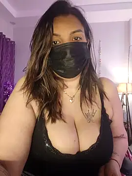 Snapshot of Archi-07 chatting on 12-17-25, 07:58 Archi-07 online show from 12-17-25, 07:58