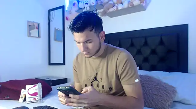 Snapshot of Latin_Boy24 chatting on 01-29-25, 04:30 Latin Boy24 online show from 01-29-25, 04:30