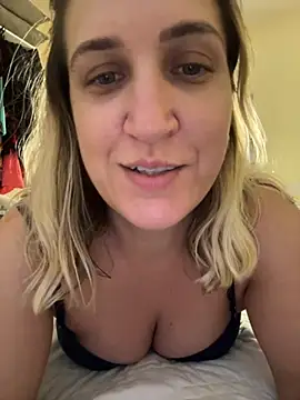 Snapshot of Bia_sexynovaes chatting on 11-09-25, 09:24 Bia sexynovaes online show from 11-09-25, 09:24