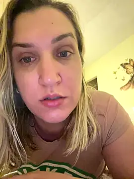 Snapshot of Bia_sexynovaes chatting on 12-13-25, 10:04 Bia sexynovaes online show from 12-13-25, 10:04