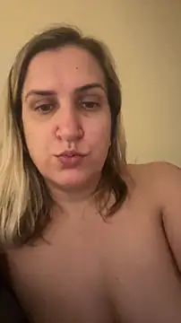 Snapshot of Bia_sexynovaes chatting on 12-14-25, 11:31 Bia sexynovaes online show from 12-14-25, 11:31
