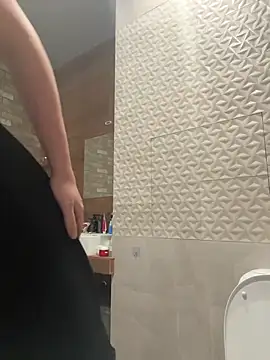 Snapshot of LanaShockk chatting on 01-12-25, 08:04 LanaShockk online show from 01-12-25, 08:04