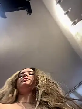 Snapshot of imlindapink chatting on 09-26-25, 04:11 imlindapink online show from 09-26-25, 04:11