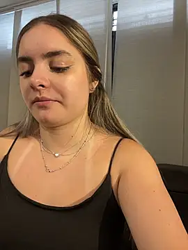 Snapshot of imlindapink chatting on 10-10-25, 03:00 imlindapink online show from 10-10-25, 03:00