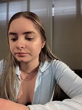 Snapshot of imlindapink chatting on 10-15-25, 03:12 imlindapink online show from 10-15-25, 03:12