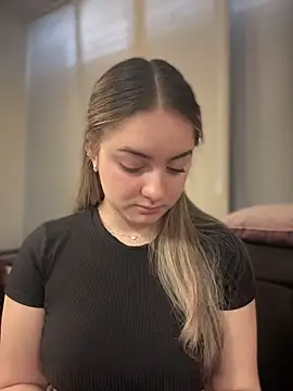 Snapshot of imlindapink chatting on 11-11-25, 01:55 imlindapink online show from 11-11-25, 01:55