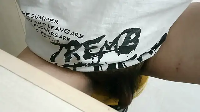 XiaoGuoGuo284512 online show from 10-31-25, 10:11