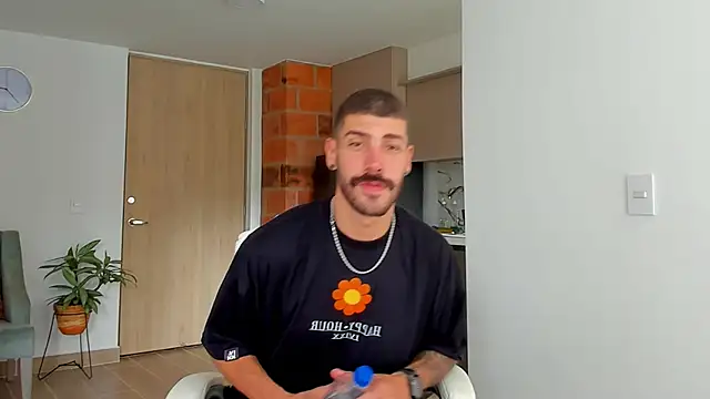 Snapshot of Guyinthemountain chatting on 01-05-25, 07:39 Guyinthemountain online show from 01-05-25, 07:39