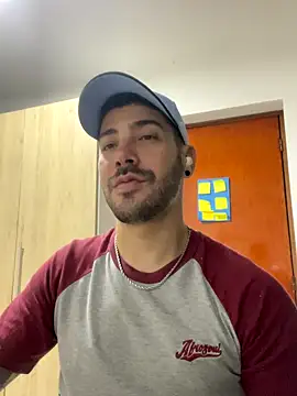 Snapshot of Guyinthemountain chatting on 10-03-25, 04:37 Guyinthemountain online show from 10-03-25, 04:37