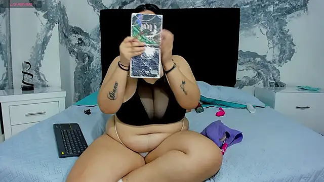 JulietaKane online show from 10-28-25, 05:00