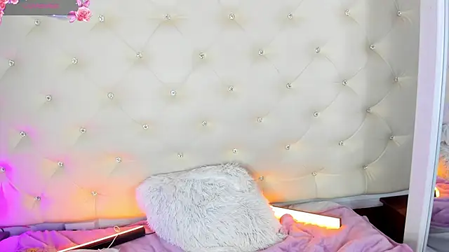  jade white  online show from 02-07-25, 03:30