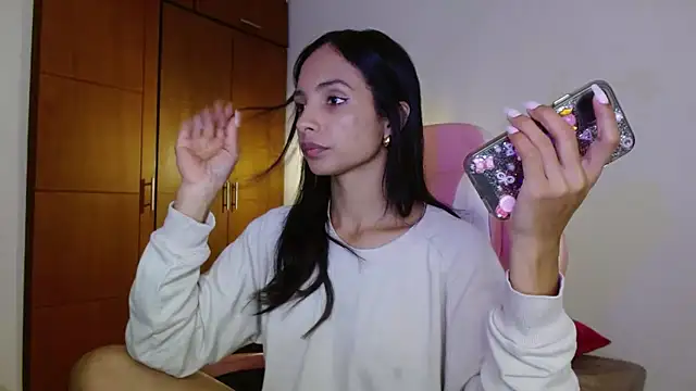 AnnitaSerna  online show from 11-06-25, 01:56