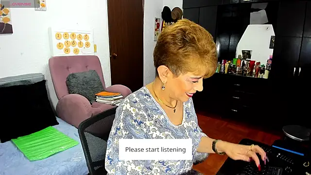Snapshot of Angelina_Stone_65 chatting on 05-04-26, 09:55 Angelina Stone 65 online show from 05-04-26, 09:55