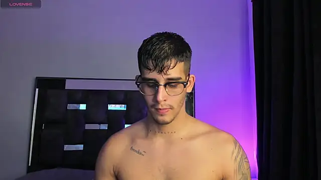 Snapshot of iamcamiloo_ chatting on 03-15-25, 12:04 iamcamiloo online show from 03-15-25, 12:04