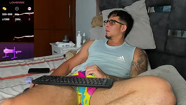 Snapshot of iamcamiloo_ chatting on 09-18-25, 05:31 iamcamiloo online show from 09-18-25, 05:31