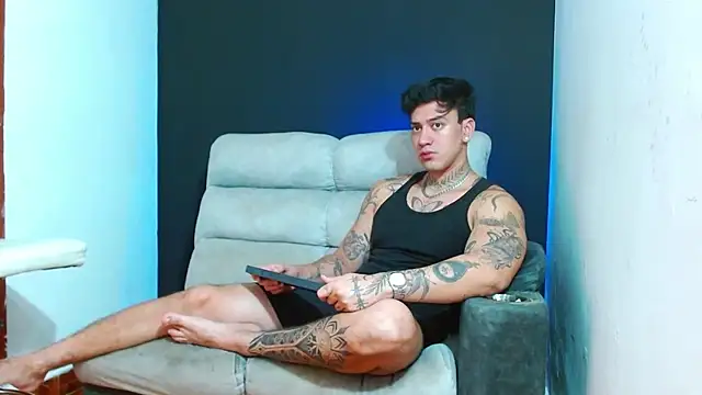 JUSTIN FULLER1 online show from 07-08-26, 04:22